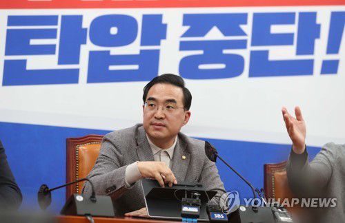 기자 질문 듣는 박홍근 원내대표(서울=연합뉴스) 하사헌 기자 = 더불어민주당 박홍근 원내대표가 23일 국회에서 열린 기자간담회에서 질문을 듣고 있다. 2022.10.23 [국회사진기자단] toadboy@yna.co.kr