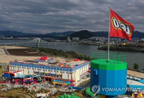 춘천시 의암호 중도에 들어선 레고랜드 코리아 리조트. [연합뉴스 자료 사진]