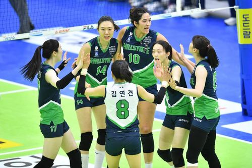 현대건설 선수단[한국배구연맹 제공. 재배포 및 DB금지]