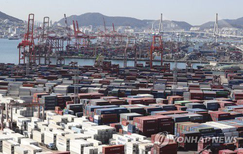 부산항 신선대와 감만부두[연합뉴스 자료사진]