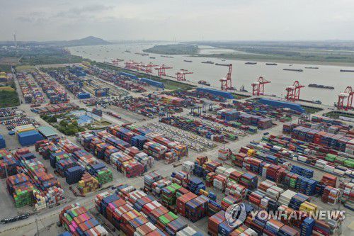 중국 장쑤성 무역항[AP 연합뉴스 자료사진]