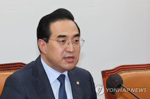 국정조사 관련 기자간담회하는 박홍근 원내대표(서울=연합뉴스) 하사헌 기자 = 더불어민주당 박홍근 원내대표가 9일 오후 서울 여의도 국회에서 국정조사 관련 기자간담회를 하고 있다. 2022.11.9 toadboy@yna.co.kr