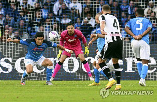 공 막는 김민재[EPA=연합뉴스]