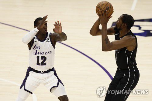 슛 던지는 케빈 듀랜트[EPA=연합뉴스]