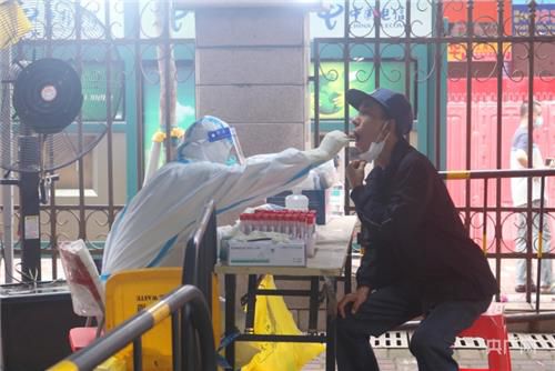 코로나19 검사받는 광저우 주민[양광망 캡처. 재판매 및 DB 금지]