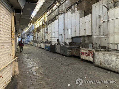 휴업 돌입한 이란 테헤란 그랜드 바자르(테헤란 AP=연합뉴스) 15일(현지시간) 이란 테헤란 그랜드 바자르 상점들이 휴업하고 있다. 2022.11.16 photo@yna.co.kr