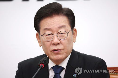 이재명, 최고위원회의 발언(서울=연합뉴스) 이정훈 기자 = 더불어민주당 이재명 대표가 18일 오전 국회에서 열린 최고위원회의에서 발언하고 있다. 2022.11.18 uwg806@yna.co.kr