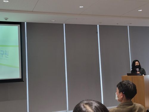 발표하는 통일연구원 이지순 연구위원[촬영 최현석]