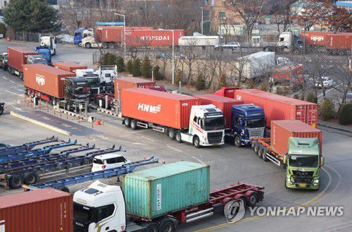 한경연 "올해 두차례 화물연대 파업에 경제손실 10.4조원"[연합뉴스 자료사진]