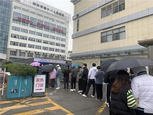 선전 발열 진료소의 진료 행렬[제일재경 캡처. 재판매 및 DB 금지]