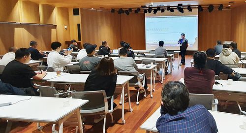 외식업 성공사례 연수회 DGB대구은행 어깨동무종합지원센터는 지난 10월 대구 칠성동 제2 본점에서 '외식업 소상공인 대상 성공사례 연수회'를 열었다. realism@yna.co.kr 2022.12.25. [DGB대구은행 제공. 재판매 및 DB 금지]