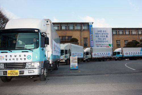 2012년 12월 18일 대전 충남도청에서 첫 이삿짐이 나가는 모습[충남도 제공. 재판매 및 DB 금지]