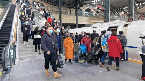 중국 하얼빈역에서 열차 탑승하는 승객들 [CCTV 캡처. 재판매 및 DB 금지]
