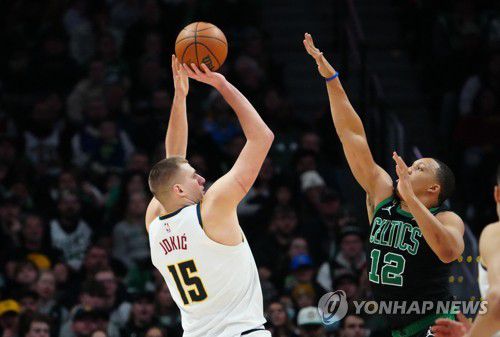 슛 던지는 요키치[USA투데이=연합뉴스]