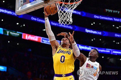 러셀 웨스트브룩의 슛[Gary A. Vasquez-USA TODAY Sports/로이터=연합뉴스]