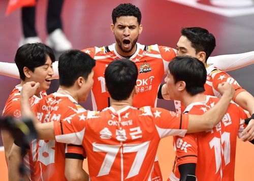 환호하는 OK금융그룹 선수들[한국배구연맹 제공. 재판매 및 DB 금지]