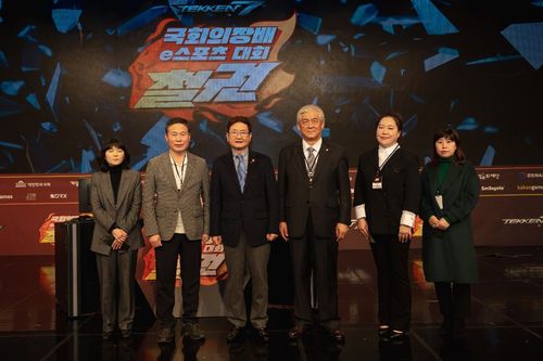 국회의장배 e스포츠 대회왼쪽부터 이영민 문화체육관광부 게임콘텐츠산업과장, 조현래 한국콘텐츠진흥원장, 박보균 문화체육관광부 장관, 더불어민주당 이상헌 의원,아만다 가 제주신화월드 전무, 임지현 카카오게임즈 부사장 [게임문화재단 제공. 재판매 및 DB 금지]