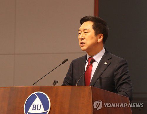 백석대에서 특강하는 김기현 의원 (천안=연합뉴스) 이주형 기자 = 국민의힘 당권주자인 김기현 의원이 17일 오후 충남 천안 백석대학교 국제회의실에서 열린 '김기현에게 묻고 답하다' 강연회에서 특강을 진행하고 있다. 2023.1.17 coolee@yna.co.kr