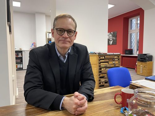 독일 외교위 연방의원으로 변신한 미하엘 뮐러 전 베를린시장(베를린=연합뉴스) 이율 특파원 = 독일 외교위 연방의원으로 변신한 미하엘 뮐러 전 베를린시장이 연합뉴스와 인터뷰 하고 있다. 2023.1.17