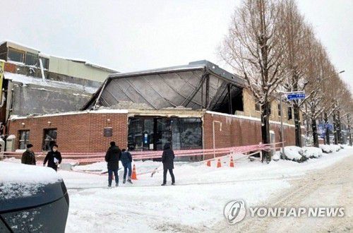 폭설에 무너진 카페 지붕[독자 제공. 재판매 및 DB금지]
