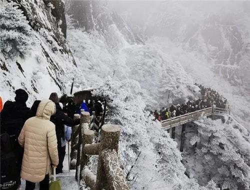 설경 속 황산 오르는 중국 관광객들[바이두 캡처. 재판매 및 DB 금지]
