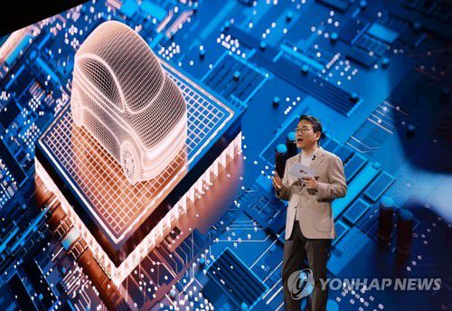 CES 2023 프레스 컨퍼런스에서 전장 관련 설명 중인 조주완 LG전자 사장[연합뉴스 자료사진]