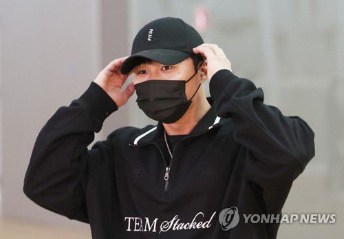 김하성, 팀 스프링캠프 위해 출국(영종도=연합뉴스) 신준희 기자 = 미국프로야구 메이저리그 샌디에이고 파드리스의 내야수 김하성이 팀 스프링캠프 준비를 위해 27일 인천국제공항을 통해 출국하고 있다. 2023.1.27 hama@yna.co.kr