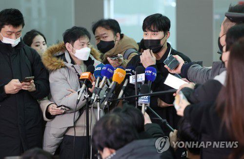 김하성, 팀 스프링캠프 위해 출국(영종도=연합뉴스) 신준희 기자 = 미국프로야구 메이저리그 샌디에이고 파드리스의 내야수 김하성이 팀 스프링캠프 준비를 위해 27일 인천국제공항을 통해 출국하며 인터뷰를 하고 있다. 2023.1.27 hama@yna.co.kr