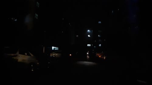 밤에도 정전으로 암흑에 휩싸인 양곤의 한 아파트 단지. 2023.1.26.(양곤=연합뉴스) 이정호 통신원