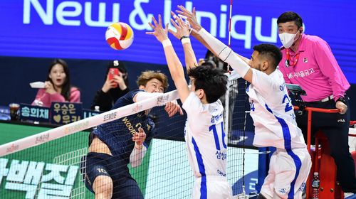 나경복의 공격을 차단하는 삼성화재 블로킹[한국배구연맹 제공. 재판매 및 DB 금지]