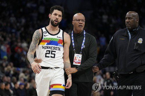 퇴장당하는 리버스[AP=연합뉴스]