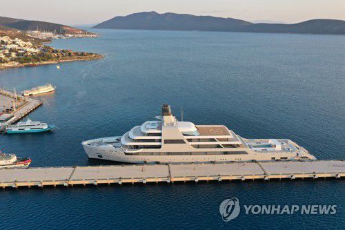 터키에 정박 중인 러시아 부호의 호화 요트[EPA=연합뉴스 자료사진. 재판매 및 DB 금지]