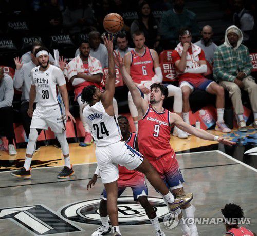 슛 던지는 토머스[EPA=연합뉴스]