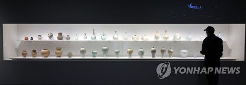 어느 수집가의 수집품을 가까이에서지난해 열린 '어느 수집가의 초대 - 고(故) 이건희 회장 기증 1주년 기념전' 모습 [연합뉴스 자료사진]
