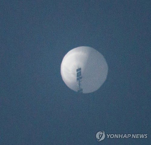 미국 영공에 침입한 중국의 정찰풍선으로 의심되는 비행체[로이터 연합뉴스 자료사진. 재판매 및 DB 금지]