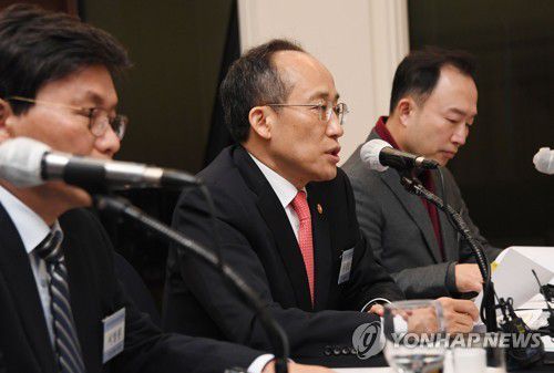 발언하는 추경호 부총리(서울=연합뉴스) 추경호 경제부총리 겸 기획재정부 장관이 10일 서울 중구 한국프레스센터에서 열린 신문방송 편집인협회 월례포럼에서 발언하고 있다. 2023.2.10 [기획재정부 제공. 재판매 및 DB 금지] photo@yna.co.kr