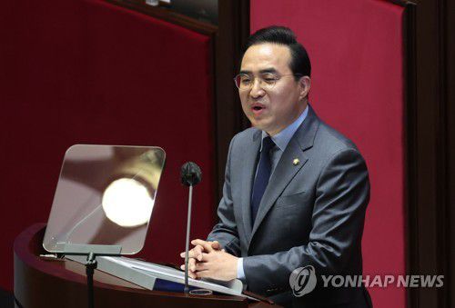 교섭단체 대표연설 하는 박홍근(서울=연합뉴스) 이정훈 기자 = 더불어민주당 박홍근 원내대표가 13일 오전 열린 국회 본회의에서 교섭단체 대표연설을 하고 있다. 2023.2.13 uwg806@yna.co.kr