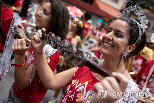 브라질 카니발 길거리 모습[EPA 연합뉴스 자료사진·재판매 및 DB 금지]