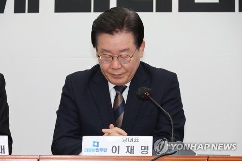생각하는 이재명 대표더불어민주당 이재명 대표가 2월 16일 오후 국회에서 열린 최고위원회의에서 생각하고 있다. [연합뉴스 자료사진]