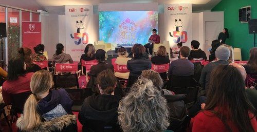 프랑스 앙굴렘 국제만화축제서 열린 웹툰·웹소설 수출상담회(앙굴렘<프랑스>=연합뉴스) 현혜란 특파원 = 제50회 프랑스 앙굴렘 국제만화축제에서 2023년 1월 27일(현지시간) 한국콘텐츠진흥원이 개최한 수출상담회에서 웹툰·웹소설 제작업체 투유드림이 유럽 바이어 등을 상대로 발표를 하고 있다.