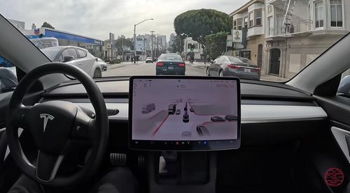 FSD 기능을 작동시킨 테슬라 전기차[유튜브 동영상 캡처. 연합뉴스 자료사진. 재판매 및 DB 금지]