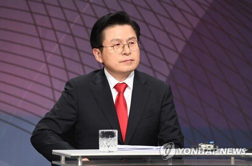 토론회 준비하는 황교안(서울=연합뉴스) 국민의힘 황교안 당대표 후보가 지난 22일 서울 여의도 KBS에서 TV토론회를 준비하고 있다. 2023.2.22 [국회사진기자단] uwg806@yna.co.kr