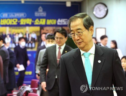 한덕수 총리, 벤처·창업기업 규제혁신 현장 간담회 참석한덕수 국무총리가 2월 22일 오후 대전 한남대학교 대덕밸리캠퍼스 창업보육센터를 방문, 관계자들과 벤처·창업기업 규제혁신 현장 간담회를 하기 위해 입장하고 있다. [연합뉴스 자료사진]