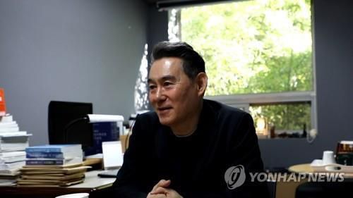 연합뉴스와 인터뷰 중인 하종강[촬영 정한솔]