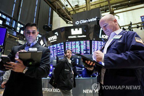 미국 뉴욕증권거래소(NYSE) 트레이더들[로이터 연합뉴스 자료사진]