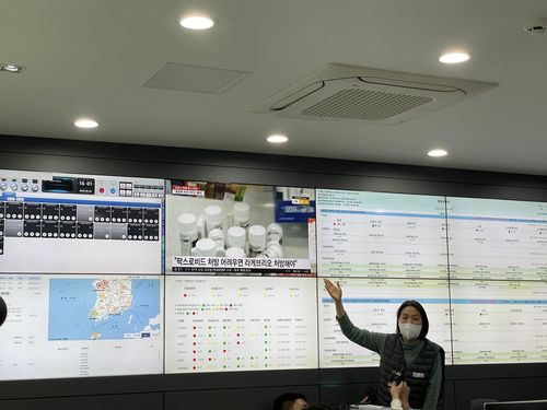 21일 중앙응급의료센터 중앙응급의료상황실 현황 설명하는 차명일 상황실장[촬영=김영신]