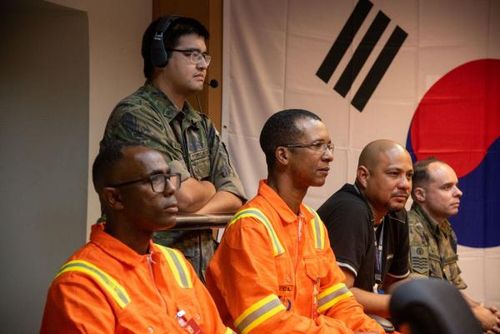 한빛-TLV 발사 과정 지켜보는 브라질 공군 관계자[브라질 공군 홈페이지 캡처. 재판매 및 DB 금지]