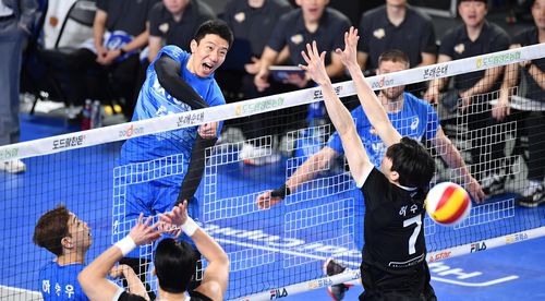 한국전력 신영석의 속공[한국배구연맹 제공. 재판매 및 DB 금지]