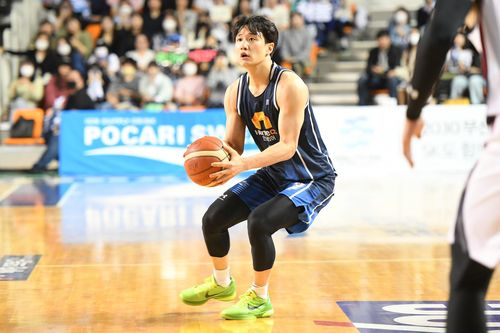 코트 복귀한 KCC 허웅.[KBL 제공. 재판매 및 DB 금지]