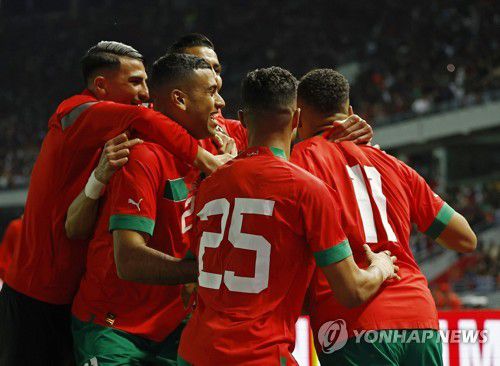 기뻐하는 모로코 선수들[로이터=연합뉴스]